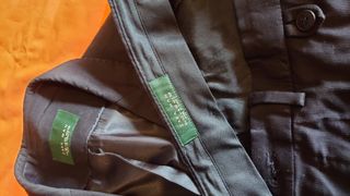 Traje Zara negro de hombre en estado impecable de segunda mano por 30 EUR  en Arenas de San Pedro en WALLAPOP