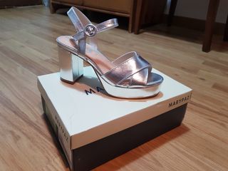 Sandalias de fiesta con plataforma de segunda mano en Madrid en WALLAPOP