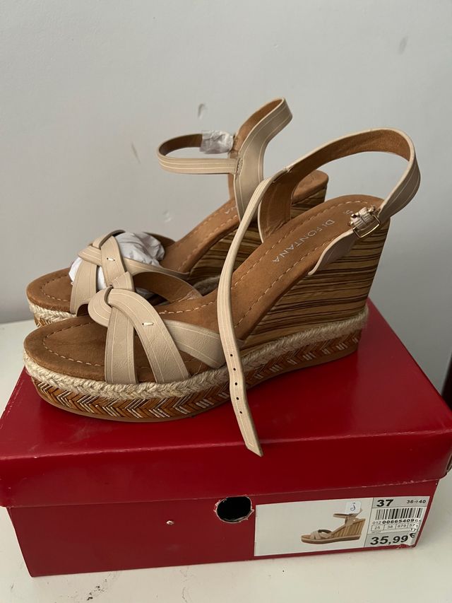 Sandalias nuevas sin estrenar