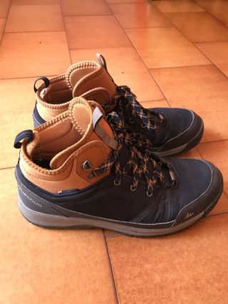 Zapatos montaña Decathlon t.42 de segunda mano por 15 EUR en Barcelona en  WALLAPOP