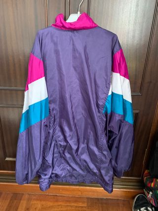 Chaqueta cortavientos vintage adidas de segunda mano por 25 EUR en Oviedo  en WALLAPOP