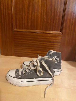 Converse grises de segunda mano en WALLAPOP