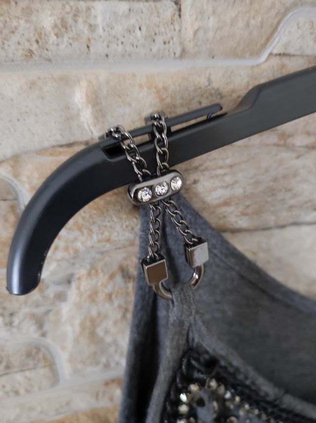 Maglia lunga grigia con borchie