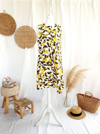 Vestido estampado Limones, Zara Talla S (grande) de segunda mano por 10 EUR  en Mijas en WALLAPOP
