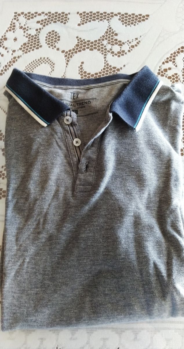 Polo gris y azul. Talla L