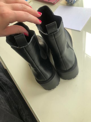 Botines negros springfield de segunda mano por 20 EUR en Madrid en WALLAPOP