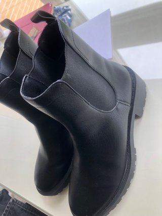 Botines negros springfield de segunda mano por 20 EUR en Madrid en WALLAPOP