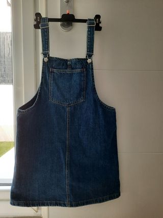 María Pombo tiene el peto de Mango ideal para esta temporada