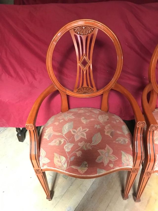 Cuatro sillas vintage acolchadas