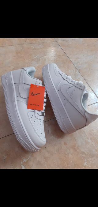 Zapatilla nike air force talla 43 de segunda mano por 80 EUR en Madrid en  WALLAPOP