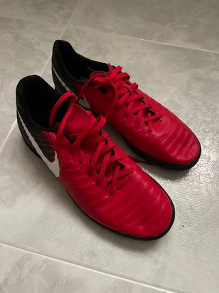 Zapatillas de fútbol NIKE Tiempo. Talla: 41 de segunda mano por 20 EUR en  Avilés en WALLAPOP