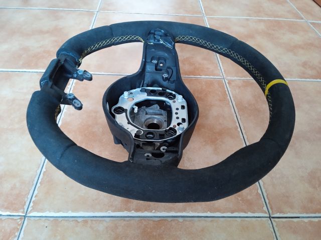 volante Mercedes deportivo