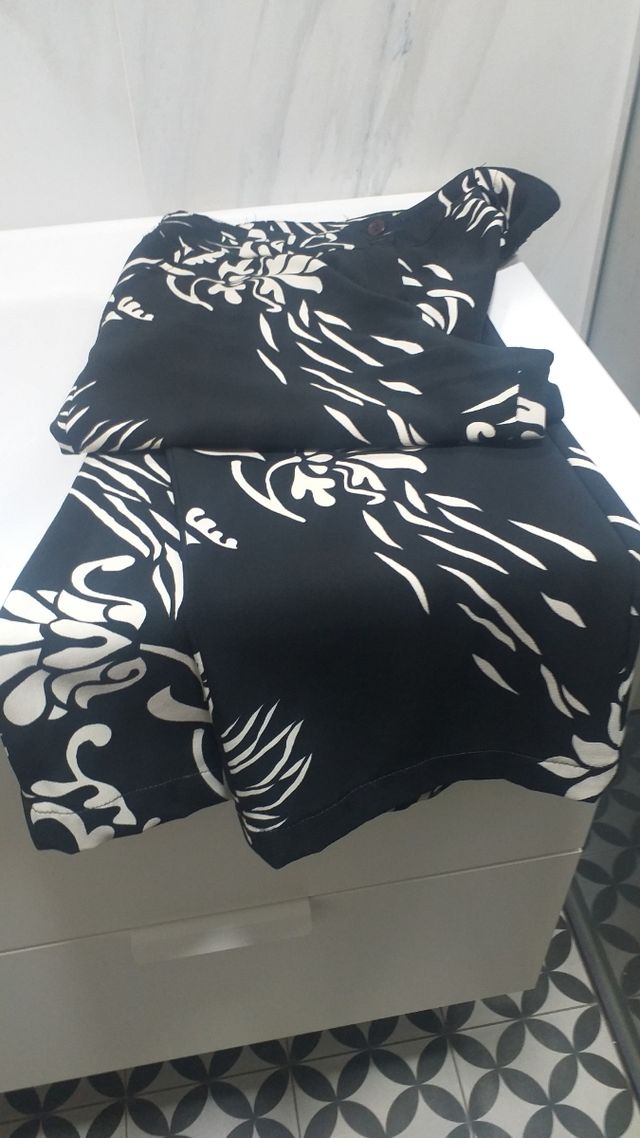 DOS PANTALONES DE MUJER .RECTOS