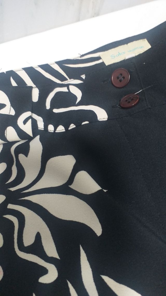 DOS PANTALONES DE MUJER .RECTOS