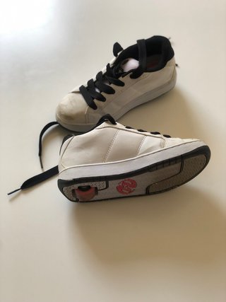 Zapatillas con ruedas talla 38 de segunda mano por 18 EUR en Barcelona en  WALLAPOP