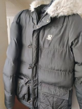 Abrigo Sik Silk negro de segunda mano por 75 EUR en Errenteria en WALLAPOP