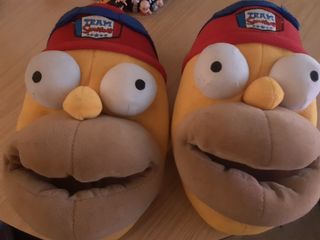 Zapatillas casa HOMER SIMPSON de segunda mano por 50 EUR en Inca en WALLAPOP