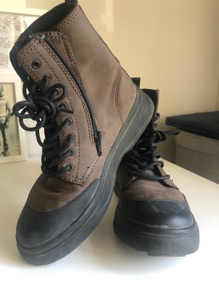 Botines militares Zara de segunda mano por 12 EUR en El Encin en WALLAPOP