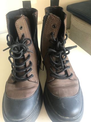 Botines militares Zara de segunda mano por 12 EUR en El Encin en WALLAPOP