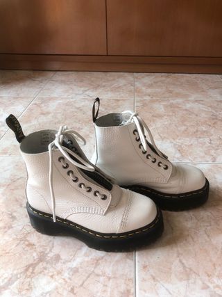 Botas cremallera Dr martens de segunda mano por 190 EUR en Gavà en WALLAPOP