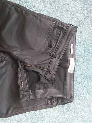 Pantalon cuero negro Zara Talla S de segunda mano por 5 EUR en Oviedo en  WALLAPOP