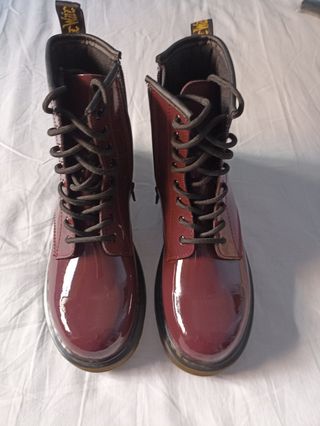 Botines Dr. martens charol rojo de segunda mano por 80 EUR en Madrid en  WALLAPOP