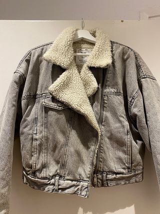 Chaqueta tejana Pull and Bear de segunda mano en WALLAPOP
