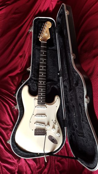 Guitarra eléctrica Fender stratocaster Americana. de segunda mano por 1.000  EUR en Rocafort en WALLAPOP