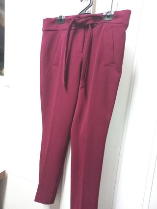 Pantalon festa de segunda mano por 5 EUR en Mondragón en WALLAPOP
