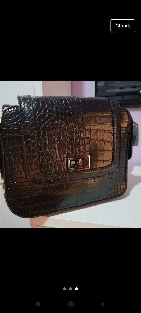 Borsa nera nuova con cartellino