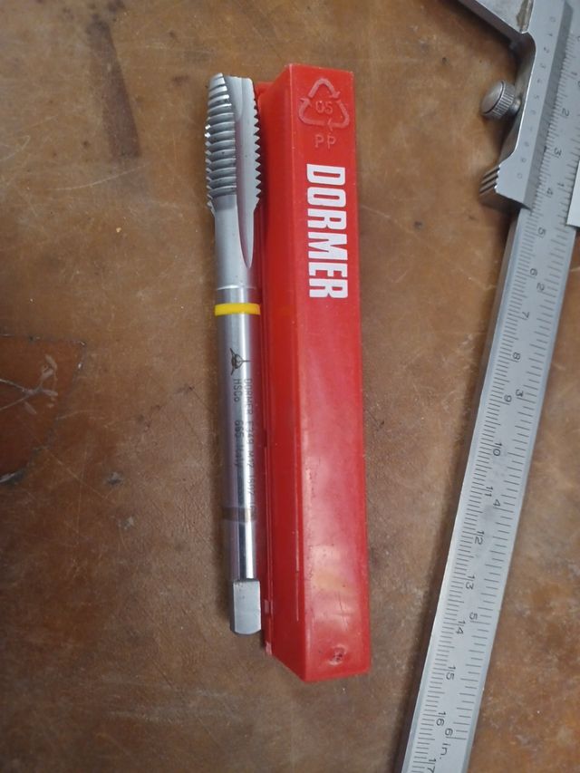 Macho de roscar de metrica 12