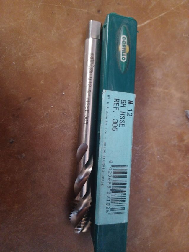 Macho de roscar metrica 12