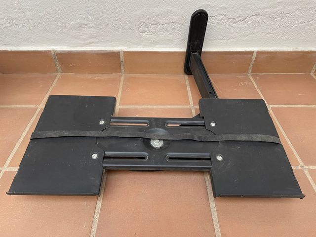 Supporto da parete per TV/altoparlanti