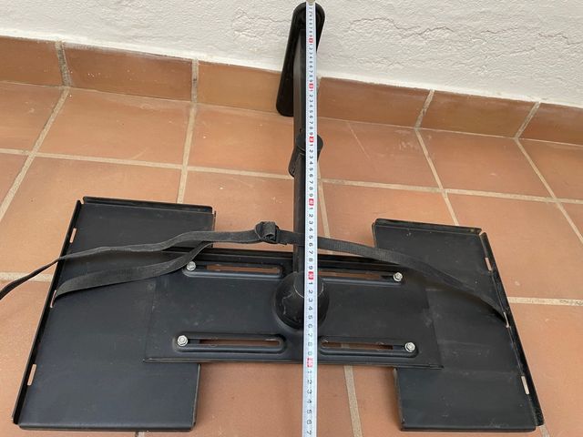 Supporto da parete per TV/altoparlanti