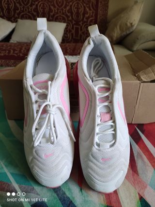Zapatillas de chica Nike Air Max 720 talla 40 de segunda mano por 30 EUR en  Residencia Nuestra Señora del Pilar en WALLAPOP