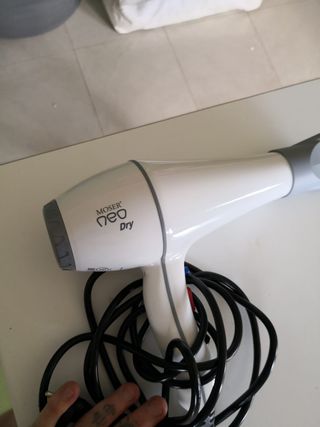 Secador de pelo Moser Neo de segunda mano por 40 EUR en San Luis de  Sabinillas en WALLAPOP