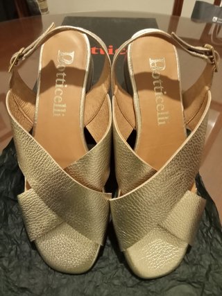 Sandalias Botticelli de segunda mano por 45 EUR en Sant Joan d\\'Alacant en  WALLAPOP