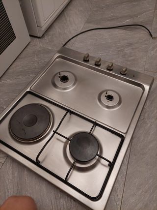 Cocina eléctrica y gas de segunda mano por 50 EUR en Madrid en WALLAPOP