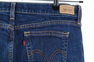 Pantalón Levis 505 Mujer W30 de segunda mano por 15 EUR en O Barco de  Valdeorras en WALLAPOP
