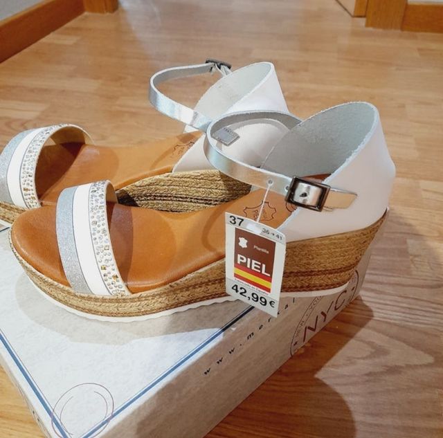 Sandalias cuña. Piel. Verano. 37.