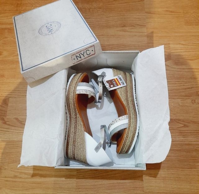 Sandalias cuña. Piel. Verano. 37.