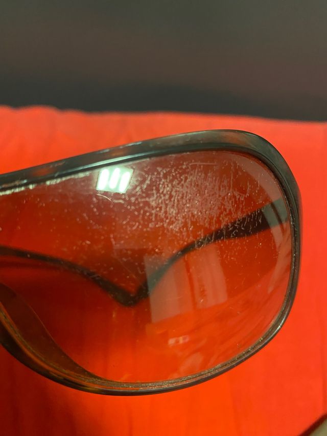 Gafas de sol Ray Ban color marrón. 