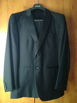 Esmoquin Sastrería Guzmán Serrano de segunda mano por 100 EUR en Arganda  del Rey en WALLAPOP