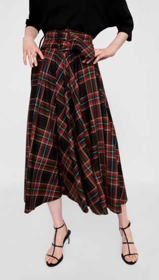 Falda midi escocesa de Zara de segunda mano por 10 EUR en Colmenar Viejo en  WALLAPOP