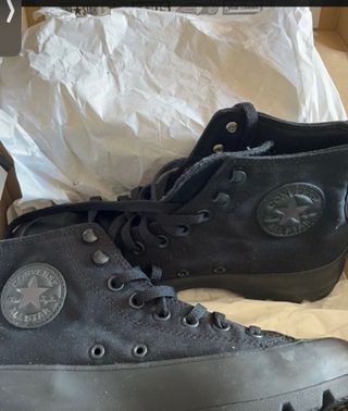 Bambas Converse negras de segunda mano por 60 EUR en Barcelona en WALLAPOP