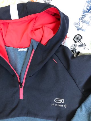 Sudadera deportiva capucha.T8.Decathlon de segunda mano por 5 EUR en Quart  de Poblet en WALLAPOP