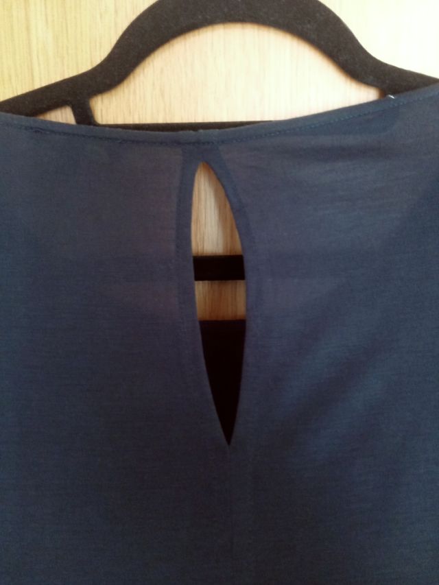 Top azul marino sin mangas de Massimo Dutti