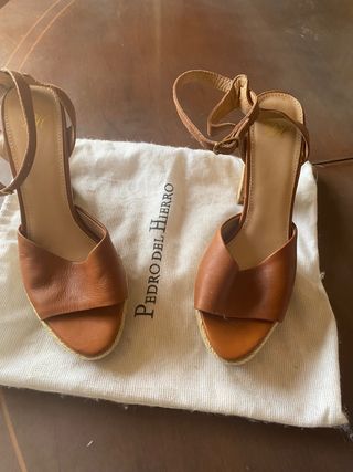 Sandalias Pedro del Hierro de segunda mano por 38 EUR en Madrid en WALLAPOP