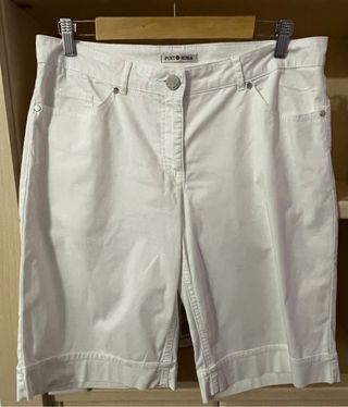 Bermuda blanca punto roma de segunda mano por 10 EUR en Gandía en WALLAPOP