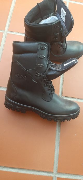 Botas militares panter de segunda mano por 70 EUR en Granada en WALLAPOP